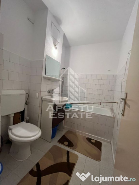 Apartament cu 2 camere, decomandat, situat in Plavat II