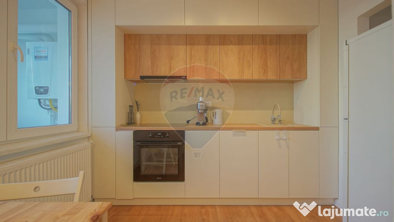 Apartament cu 3 camere de închiriat B-dul Victoriei 