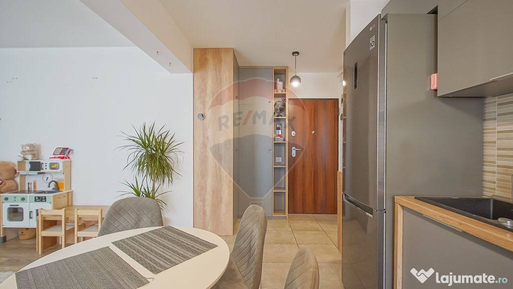 Apartament cu 2 camere și boxă de vânzare la Top City ... 