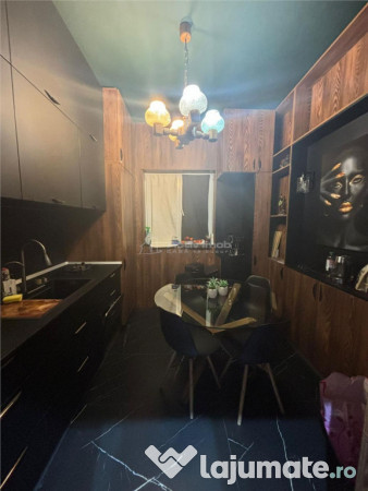 Vila interbelica, renovata elegant (2024), Garaj propriu, Mo 