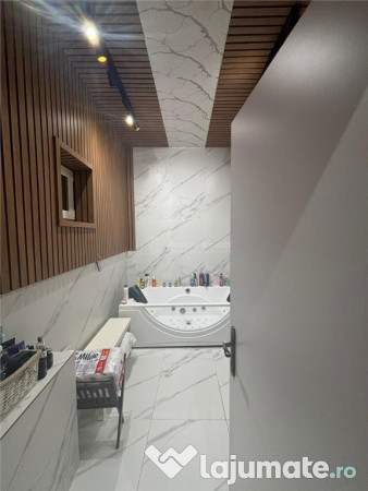 Vila interbelica, renovata elegant (2024), Garaj propriu, Mo 