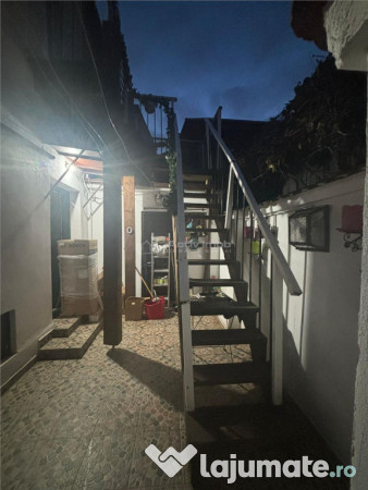 Vila interbelica, renovata elegant (2024), Garaj propriu, Mo 