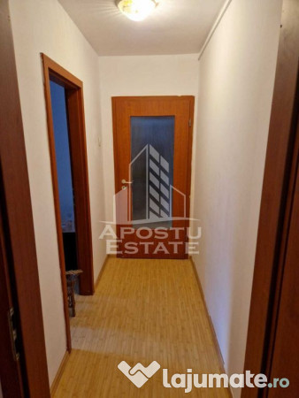 Apartament 3 camere, etajul 1, zona Spitalul Judeten 