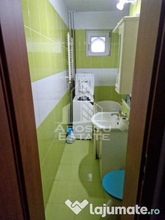 Apartament 3 camere, etajul 1, zona Spitalul Judeten 