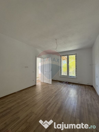 Casă complet renovată la interior în cartierul Vitrometan 