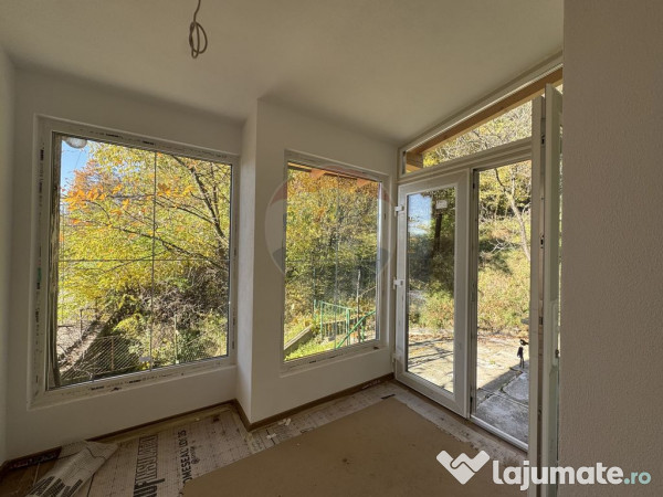 Casă complet renovată la interior în cartierul Vitrometan 