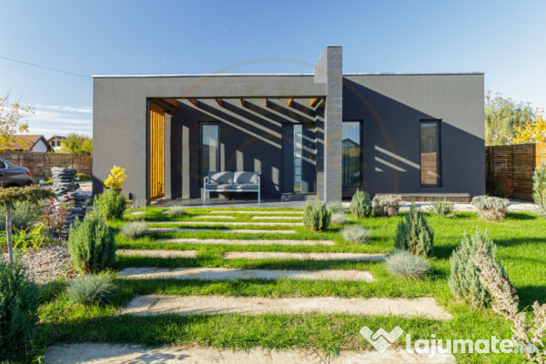 Casă superbă pe parter cu piscină, foișor și 1.000 mp t 