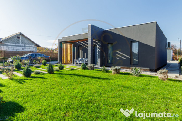 Casă superbă pe parter cu piscină, foișor și 1.000 mp t 