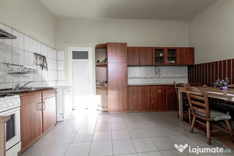 Locuință spațioasă cu grădină mare, în Aradul Nou,... 