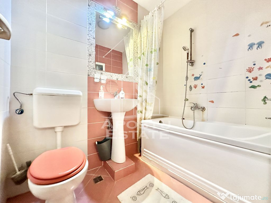 Apartament cu 3 camere, debara si terasa inchisa de 12 mp... 