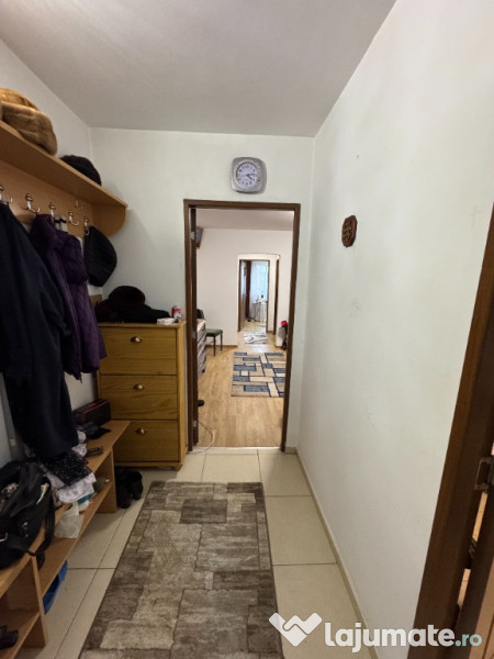 Vand apartament cu 3 camere