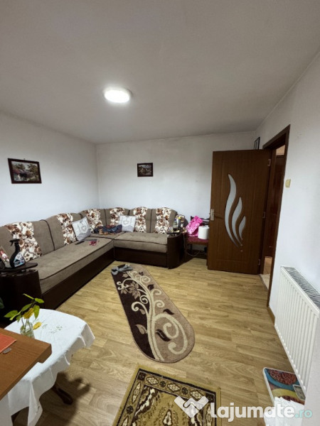 Vand apartament cu 3 camere