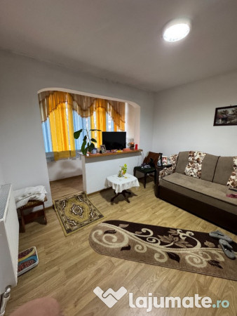 Vand apartament cu 3 camere