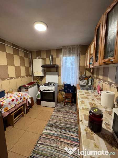 Vand apartament cu 3 camere
