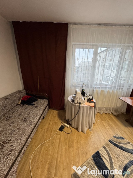 Vand apartament cu 3 camere
