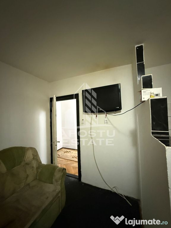 Apartament cu 3 camere | Decomandat | Etaj 2/4 | Centrala...