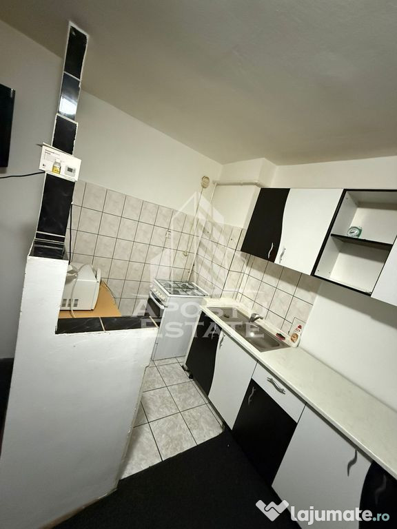 Apartament cu 3 camere | Decomandat | Etaj 2/4 | Centrala...