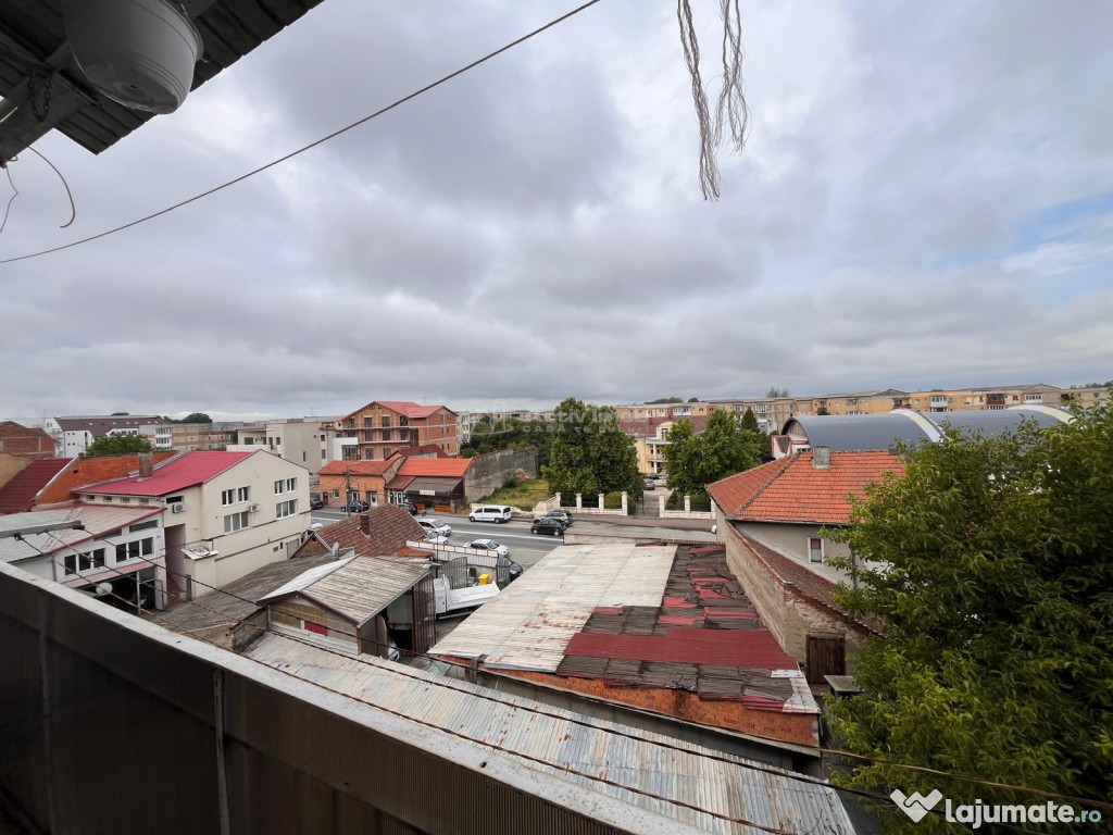 Lugoj, Apartament 3 Cam. 84 Mp. Micro 4, Acoperis Nou