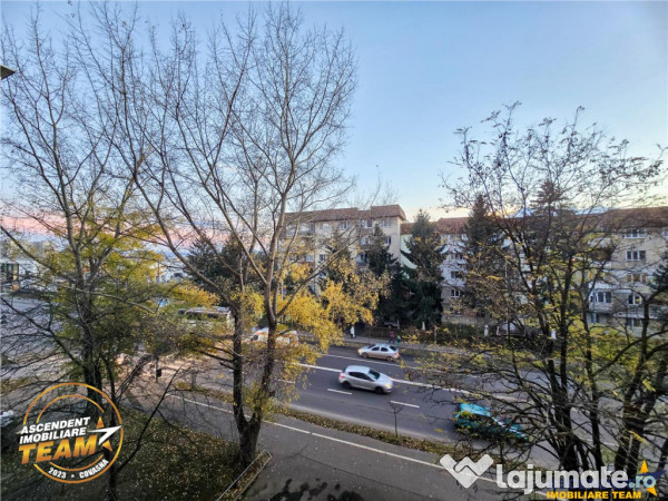 Schimb cu 2 camere plus diferenta: 3 camere,Central,decoman