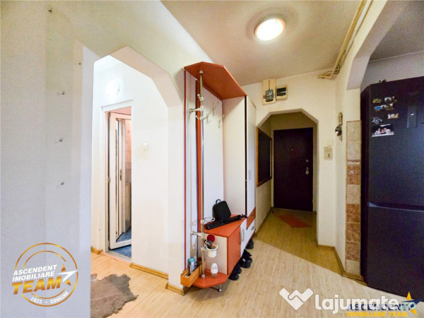 Schimb cu 2 camere plus diferenta: 3 camere,Central,decoman