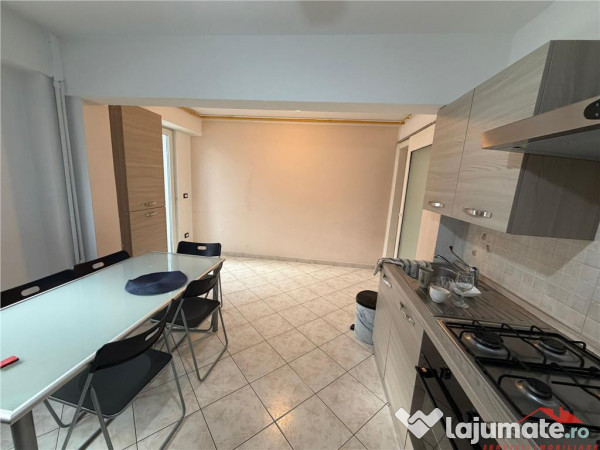 Apartament 4 camere transformat in 3, etaj 1, 100mp, Pictor