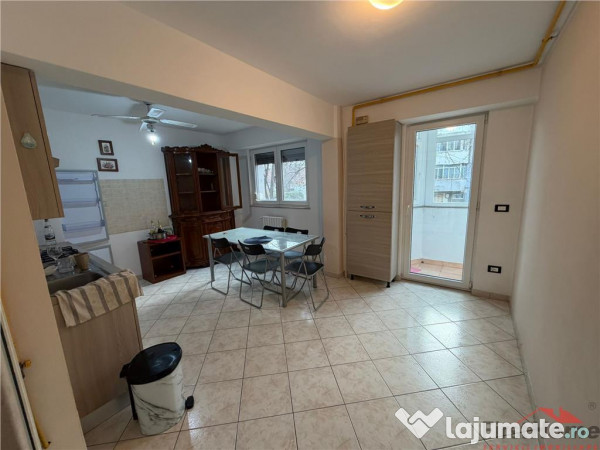 Apartament 4 camere transformat in 3, etaj 1, 100mp, Pictor