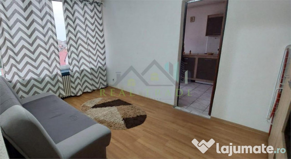 Garsoniera etaj intermediar zona Astra 