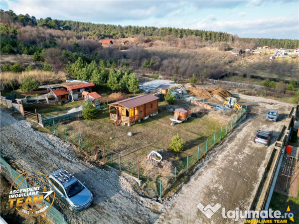 Casuta din lemn,cu 520mp teren intravilan,zona linistita,apr