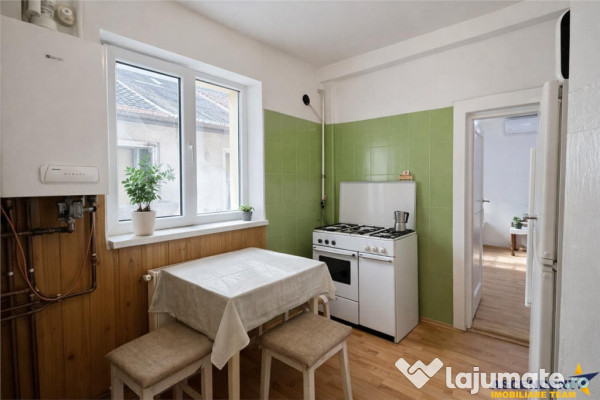 FILM Tur 3D!Casa cu 4 camere si curte, Central, Targu Mures. 