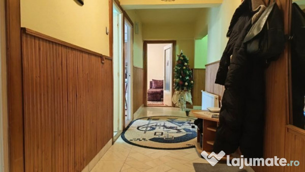 Apartament 4 camere in Simeria, zona 1 Decembrie, et 1 