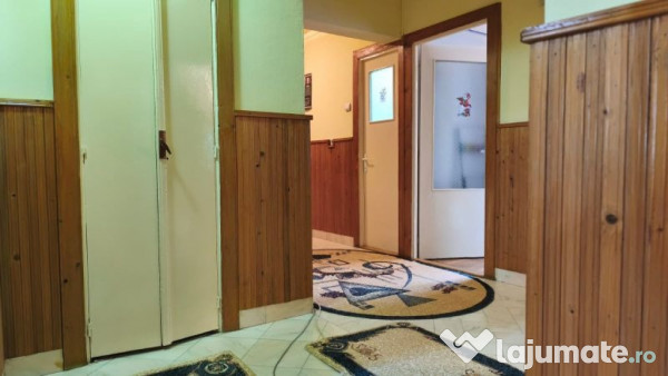 Apartament 4 camere in Simeria, zona 1 Decembrie, et 1 