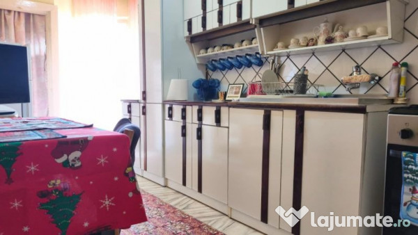 Apartament 4 camere in Simeria, zona 1 Decembrie, et 1 