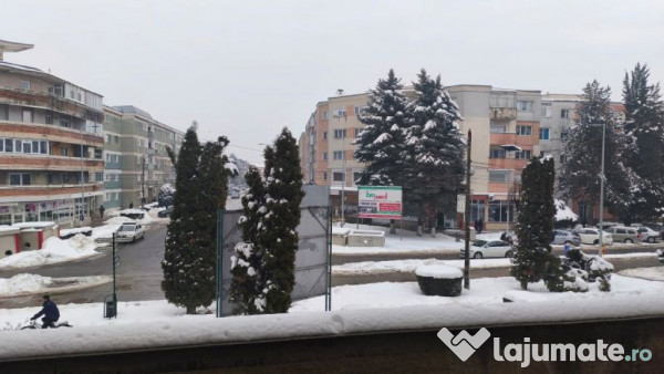 Apartament 4 camere in Simeria, zona 1 Decembrie, et 1 