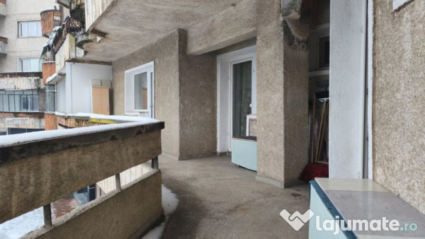 Apartament 4 camere in Simeria, zona 1 Decembrie, et 1 