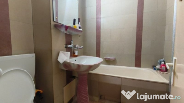 Apartament 4 camere in Simeria, zona 1 Decembrie, et 1 