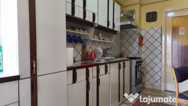 Apartament 4 camere in Simeria, zona 1 Decembrie, et 1 