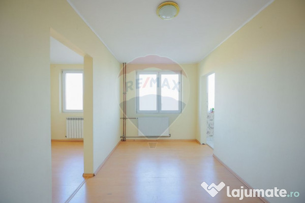 Apartament 2 camere et. 2, de vânzare zona Complex Velența