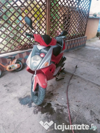 3 Scutere 2t Sunt nepornite de peste 3 ani 