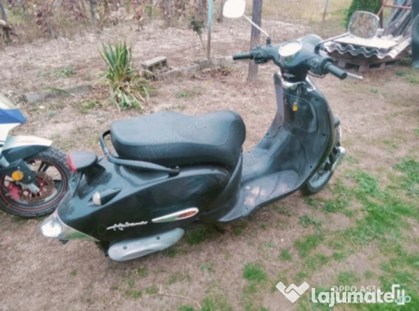 3 Scutere 2t Sunt nepornite de peste 3 ani 