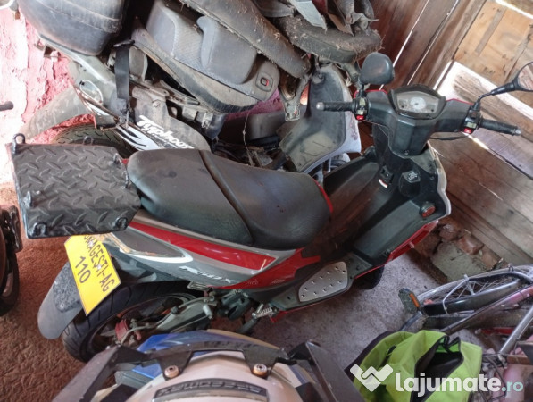 3 Scutere 2t Sunt nepornite de peste 3 ani 