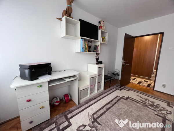 Apartament 3 camere, decomandat,zona Deva Mall/Baroul de avocati 