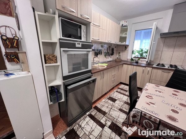 Apartament 3 camere, decomandat,zona Deva Mall/Baroul de avocati 