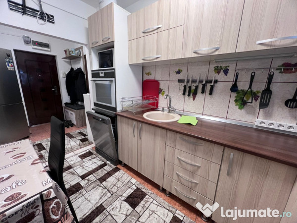 Apartament 3 camere, decomandat,zona Deva Mall/Baroul de avocati 