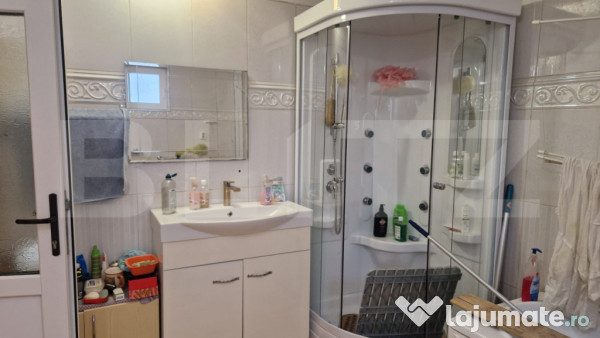 Casa cu teren 2464 mp, potential constructie blocuri, langa 