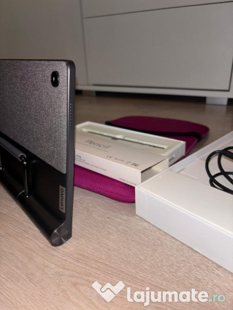 Tableta Yoga Tab 11 cu pen și husa incluse