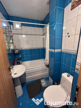 Apartament 3 camere confort 2 sporit, zona Viziru 1, etaj 3. 