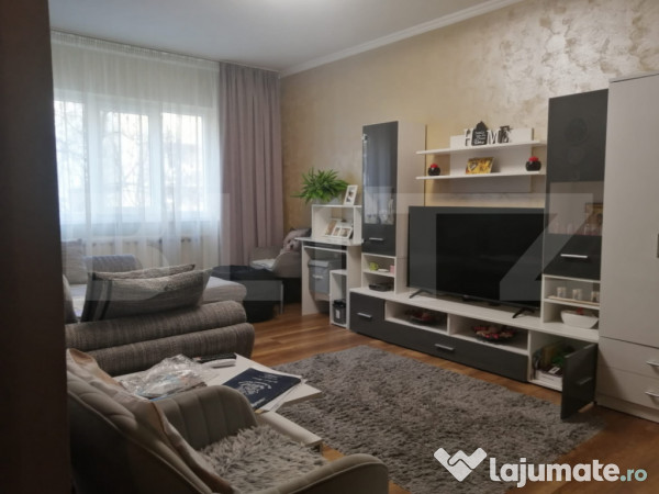 Apartament cu 2 camere, decomandat