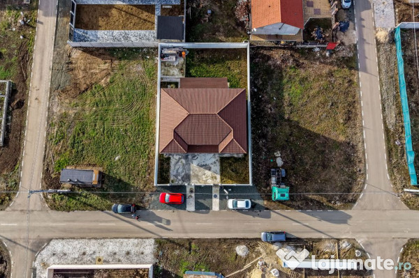 Doua case de vanzare la pret de una in Vladimirescu carti... 