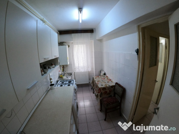 Apartament cu 3 camere la etajul 3/4 decomandat izolat termi 