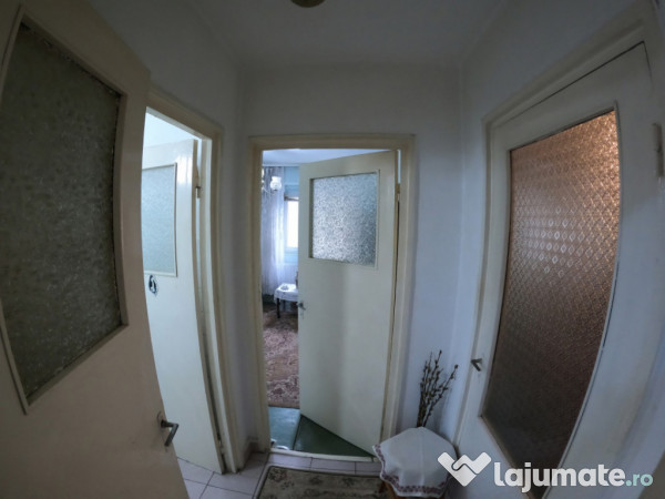 Apartament cu 3 camere la etajul 3/4 decomandat izolat termi 